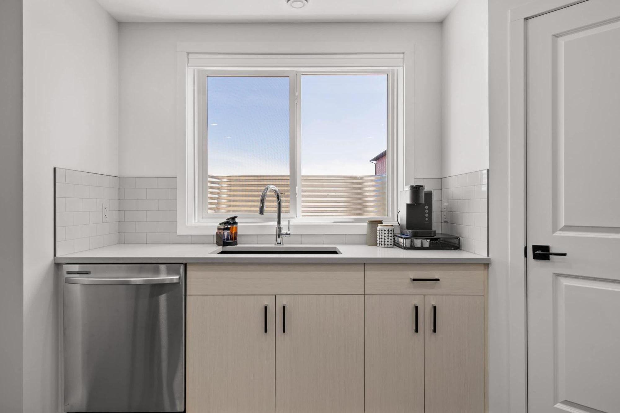 Livingston Way I Sleep 6 I Netflix I Kitchen I Tv Villa Pincher Creek Bagian luar foto